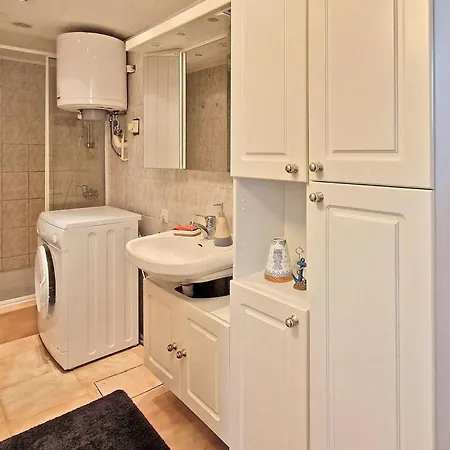 1 Bedroom Lovely In Rheinsberg Ot Warenthi * Warenthin